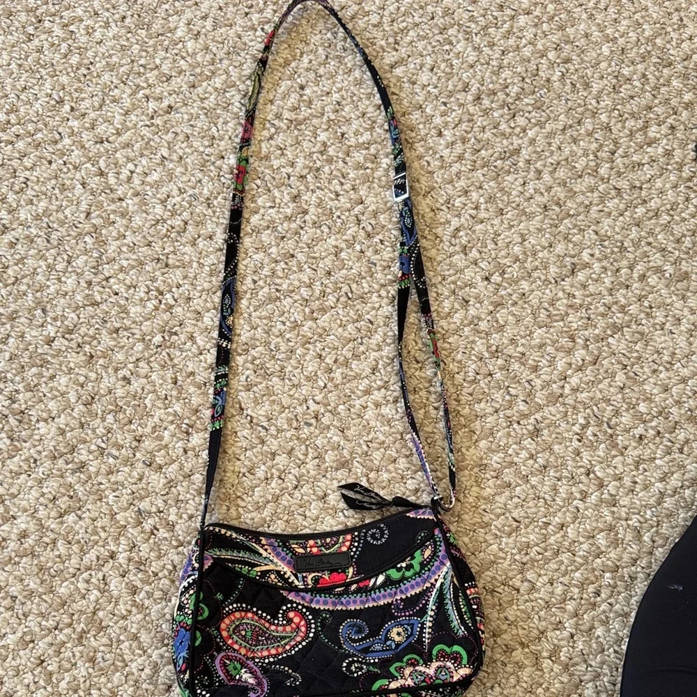 Vera Bradley Paisley Crossbody purse Zip close, adjustable strap, back pocket